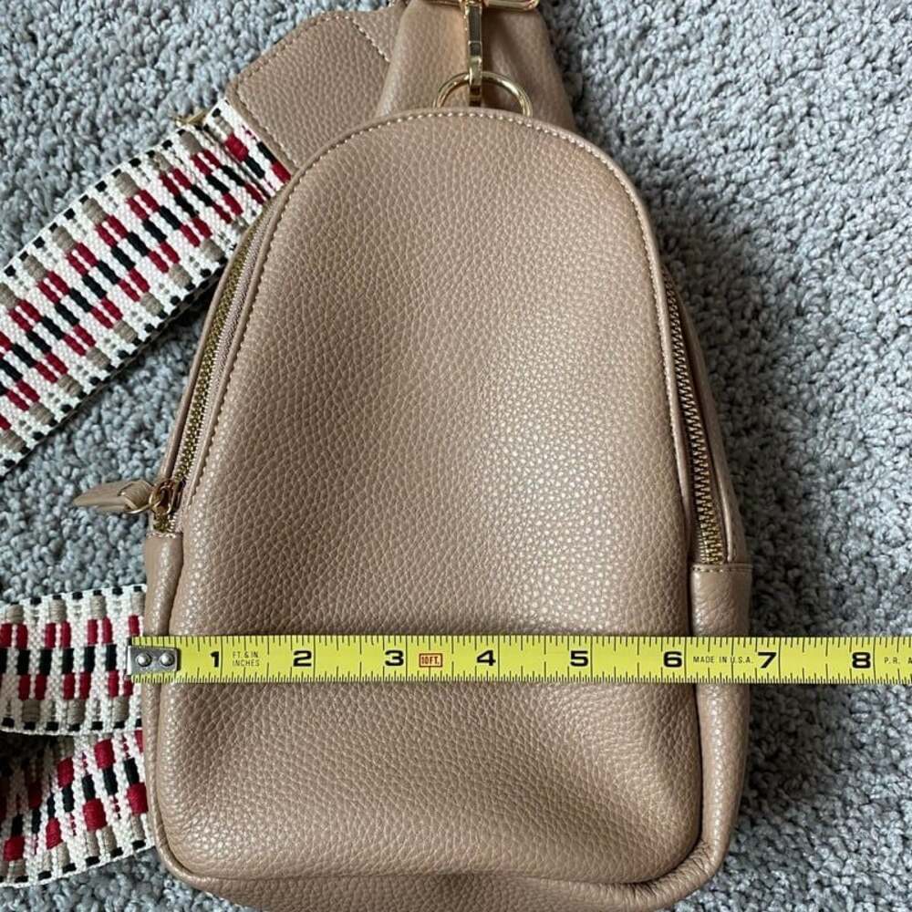 A LITTLE LAST MINUTE TAN SLING BAG - Picture 9 of 16